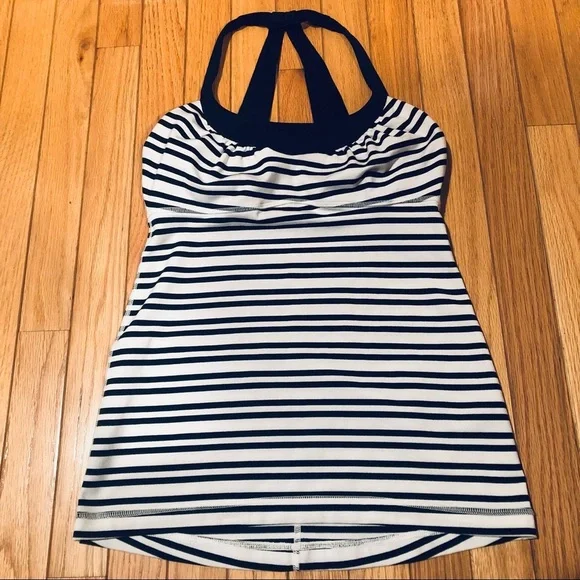 Lululemon Scoop Me Up Size 6 Black /White Striped Workout Tank - Picture 2 of 7